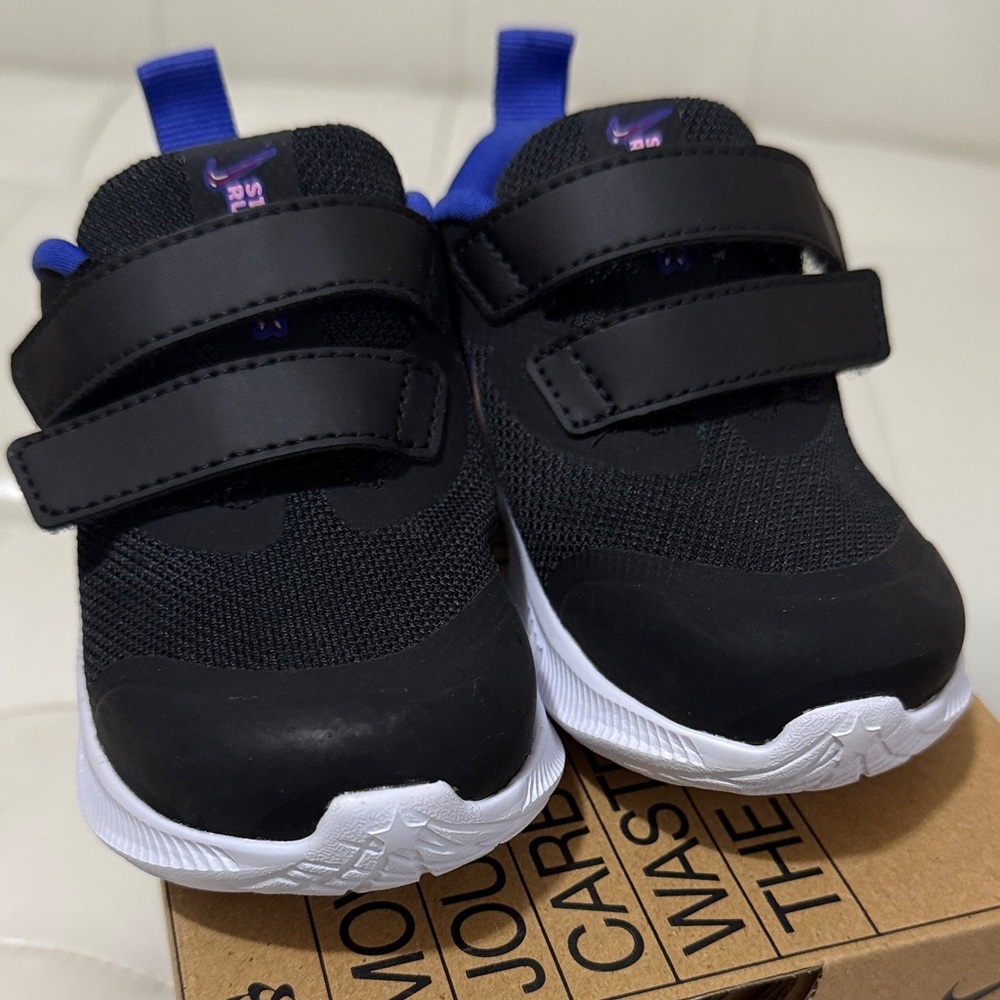 Nike Star Runner 3 SE Kids Black and Blue Velcro Sneakers